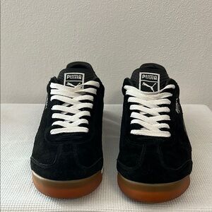 Puma Roma Black + White Sneakers Classic Style